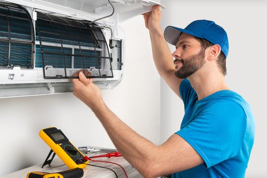 AC repair service by professional technician